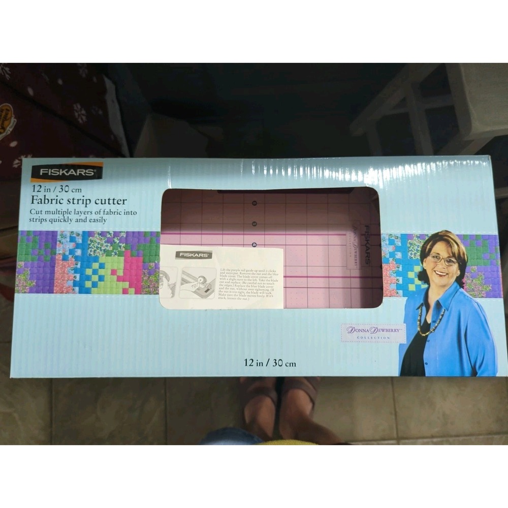 Fiskars Donna Dewberry 12 in / 30 cm Fabric Strip Cutter Purple Quilting Tool
